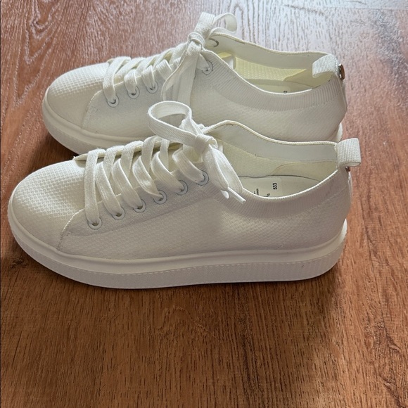 BP Women's Cream Lace-Up Sneakers - Picture 4 of 7
